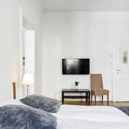 Beautiful 2Br Aptartment 12 Minutes To Downtown Wina Bagian luar foto