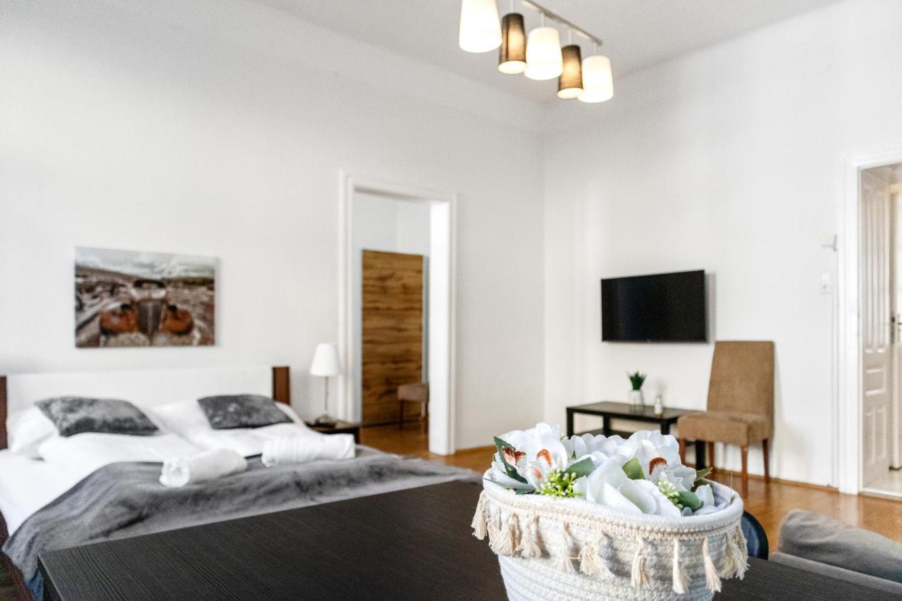 Beautiful 2Br Aptartment 12 Minutes To Downtown Wina Bagian luar foto